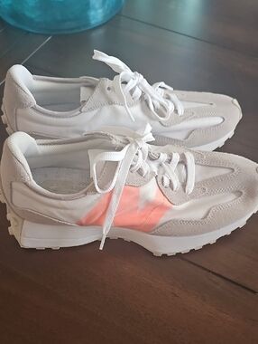 White and Coral Mens New Balance 327 Size 8.5 Brand New No Box